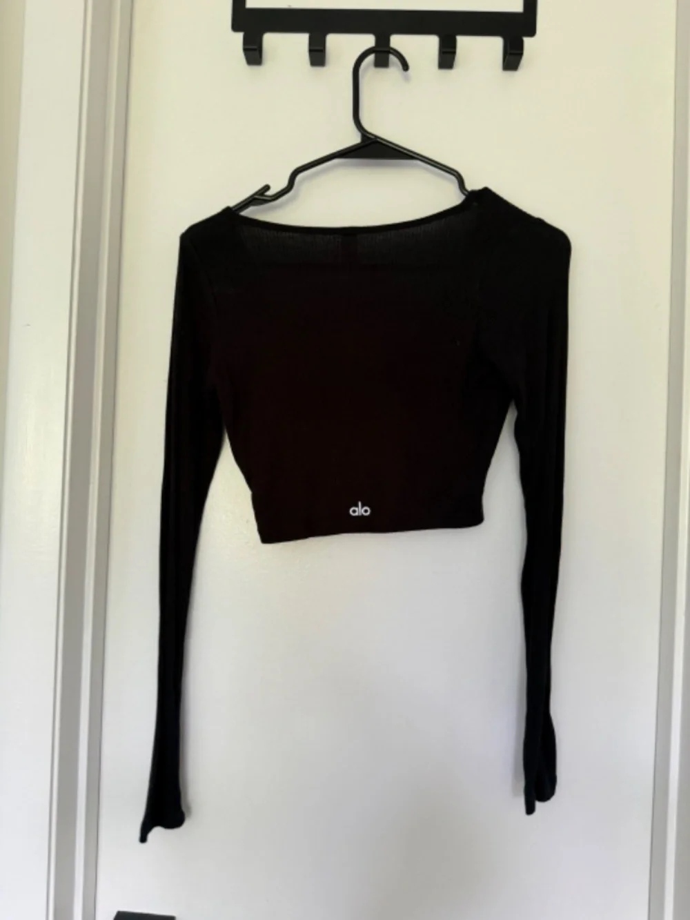 ALO YOGA Ribbed Cropped Whisper Cardigan Long Sleeve Button Crop Top Tee